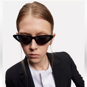 Dior MISSDIOR B4U 12B0 Cat Eye Sunglasses Black Blue Lens CD40105U 01V 55-14-135